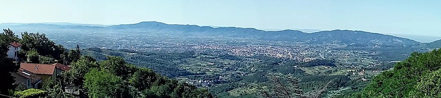 Vista sulla vallata di Pistoia dal parcheggio della Cugna